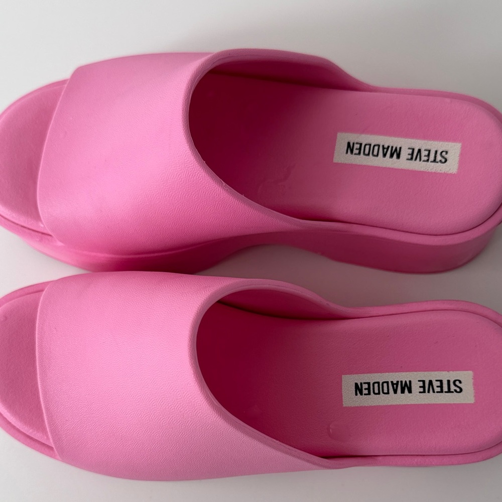 Steve Madden Bold Pink Platform Slides | Size 7 - Picture 2 of 4